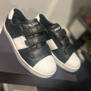 Prada kids shoes NERO + BIANCO